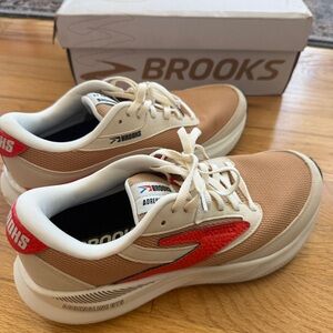 NEW Brooks Adrenaline GTS 24 Women’s 8.5 B Taffy Cherry Tomato Running Shoes NIB